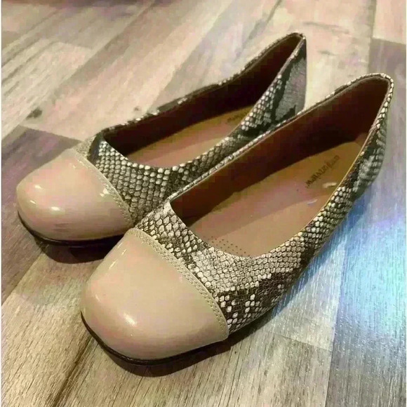 NWOT Reptile print flats size 7 1/2 - Picture 3 of 4